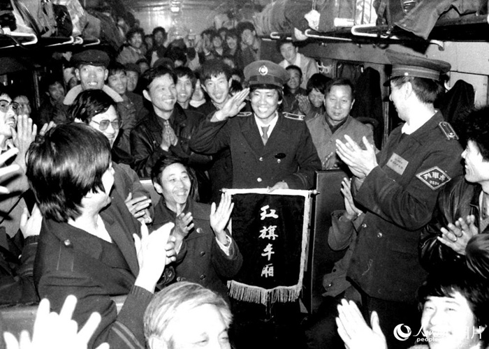 1986? 1? 30?, ??(春運(yùn): ?? ?? ????) ?? ??(天津, ??)? ???(廣州, ??)? 153? ??? ?? ???? ??? ??? ????? ???? ?? ???? ????? ???. [??: ????(高錦旭)]