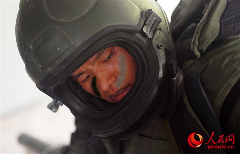 35kg? ???(排爆服: ??? ?????? ??? ?? ?? ??)? ??? ??? ?? ? ? ??. [?? ??: ???]