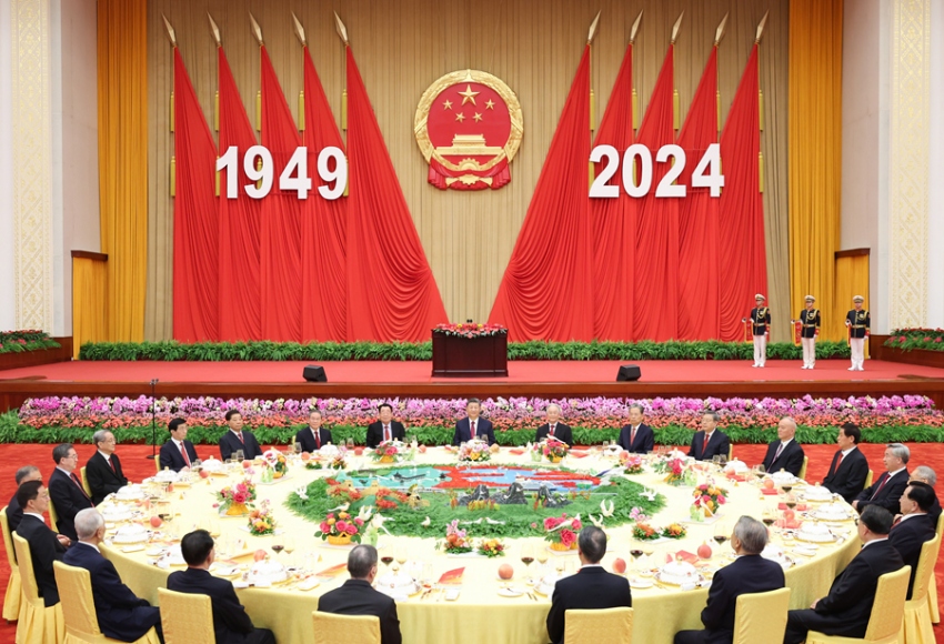 ??????? ?? 75?? ?? ???? 9? 30? ?? ??? ??????? ???. ??????(李強) ?????(趙樂際)????(王滬寧)????(蔡奇)????(丁薛祥)???(李希)???(韓正) ? ?? ?? ????? ??? ?? ? 3000?? ??? ?? 75?? ???? ???? ??.