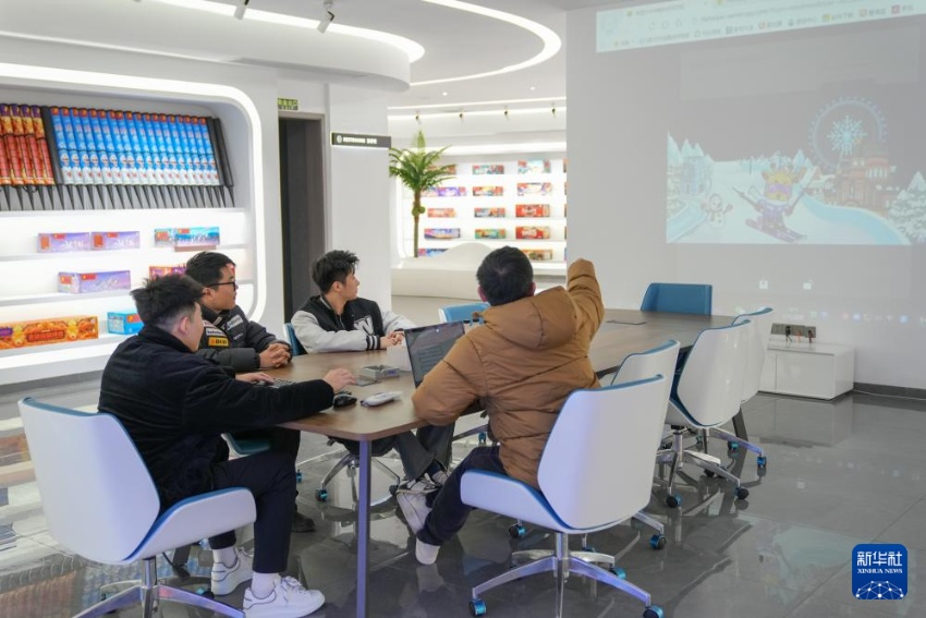 ? ?? ?? ???? 2000??? ?? ??? ???(吳明陽, ??), ???(胡裕楊), ??, ????(???)? ?? ??? ???? ?? ???? ??. [1? 7? ??/?? ??: ???]