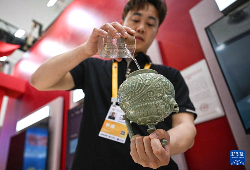 ??(陝西)??? ??? ???(耀州窯) ??? ?? ??? ?? ???(倒裝壺)? ???? ??. [4? 15? ??/?? ??: ???]