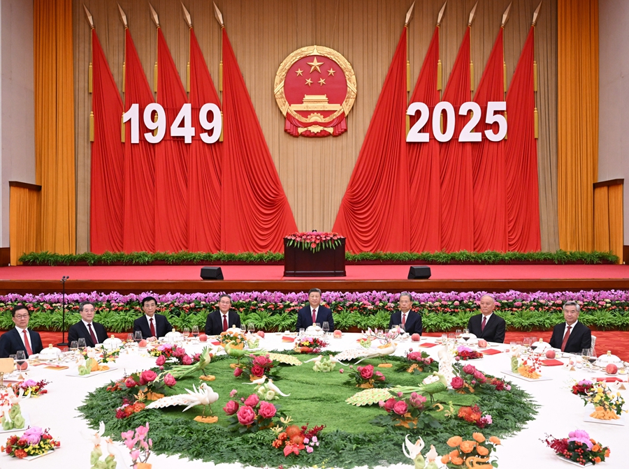 ???, ??(李強(qiáng)), ????(趙樂際), ???(王滬寧), ???(蔡奇), ???(丁薛祥), ??(李希), ??(韓正) ? ?? ?? ????? ??? ???? ?? ?? ??????? ?? 76?? ???? ???? ??.